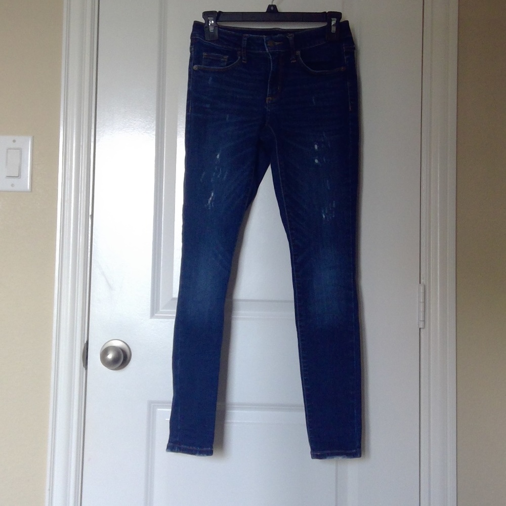 dark wash ripped skinny jeans